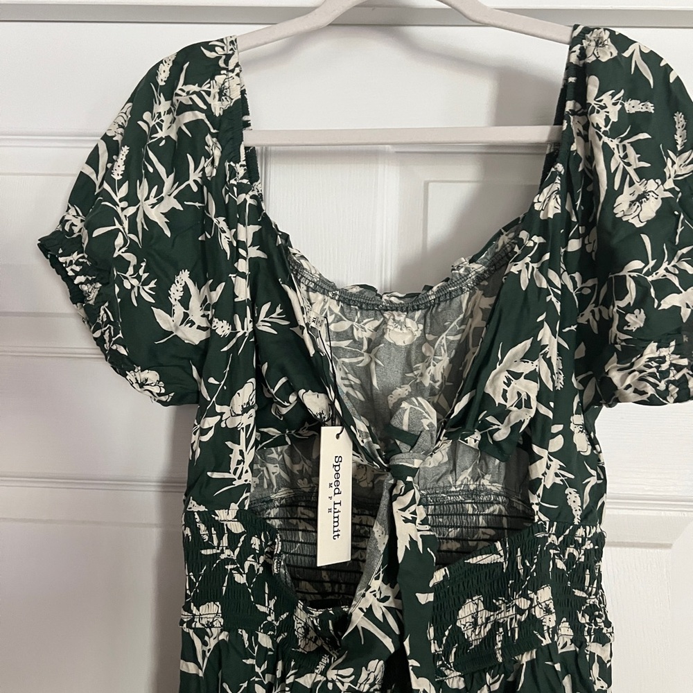 Forest Green Floral Midi Dress with Puff Sleeves - Picture 2 of 2
